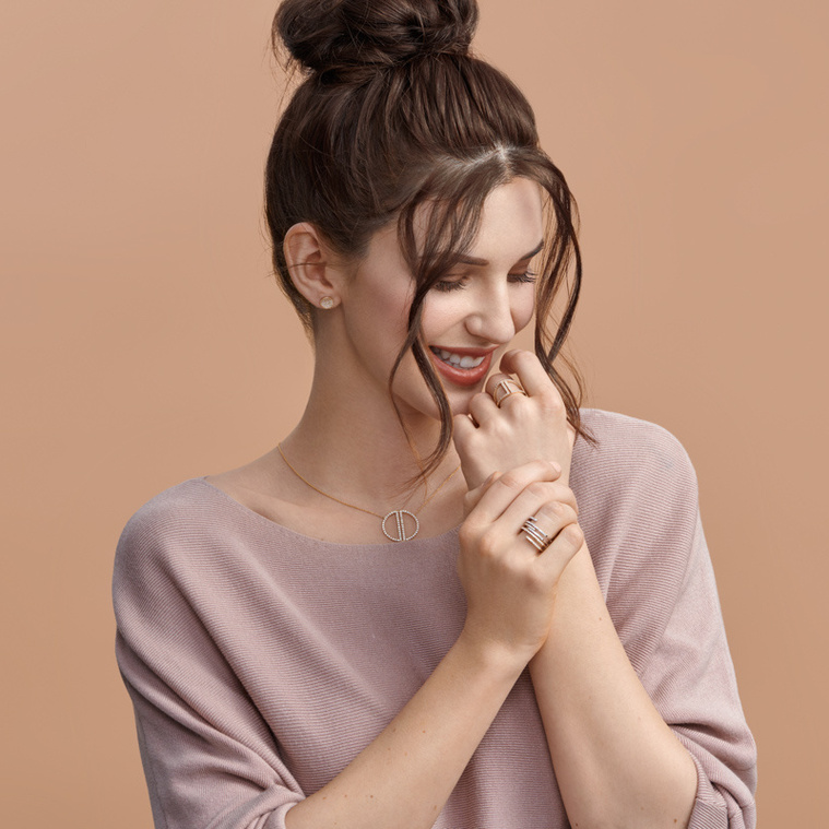Fashion jewellery photographer