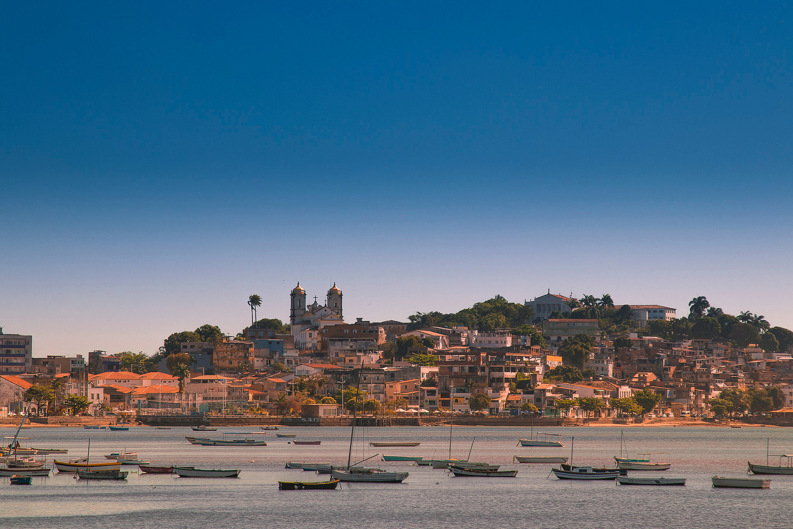 Timelapse final de tarde, na praia da Ribeira. Salvador. BA