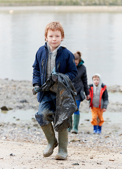 Public environmental PR photography by Josh Caius, for Thames21/Tideway in London. Children and adults picking litter around the Thames as part of a corporate day off event to help the local community.