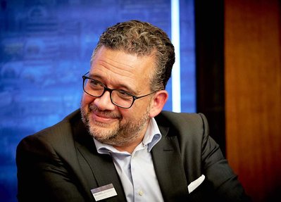 Josh Caius is a photographer for corporate event photography, particularly for business meetings, panel discussions and networking events.