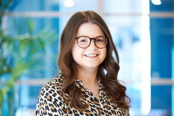 Photographer for natural looking corporate headshots in London.