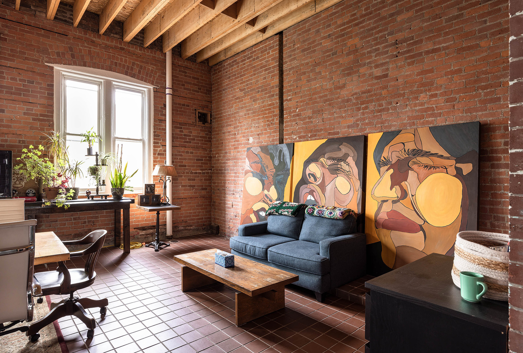 Lounge space at Detroit photography studio available for daily rental with meeting space, dining space, tv, seating area