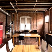 Detroit photo studio for daily rental. Kitchen available in lounge. Functioning stove and microwave and toaster. Sink and prep space, dining space, meeting space.