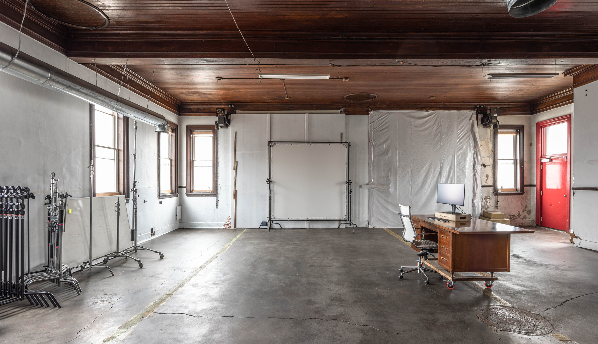 Overview of photo studio space available for daily rental with gear, lighting, grip, tethering station.