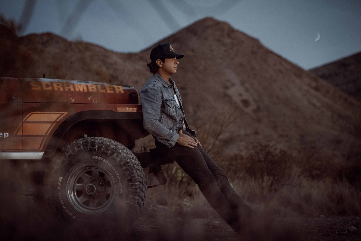 Jon Wolfe, a country singer plays guitar at Dos Corazones for Two Hears in Terlingua