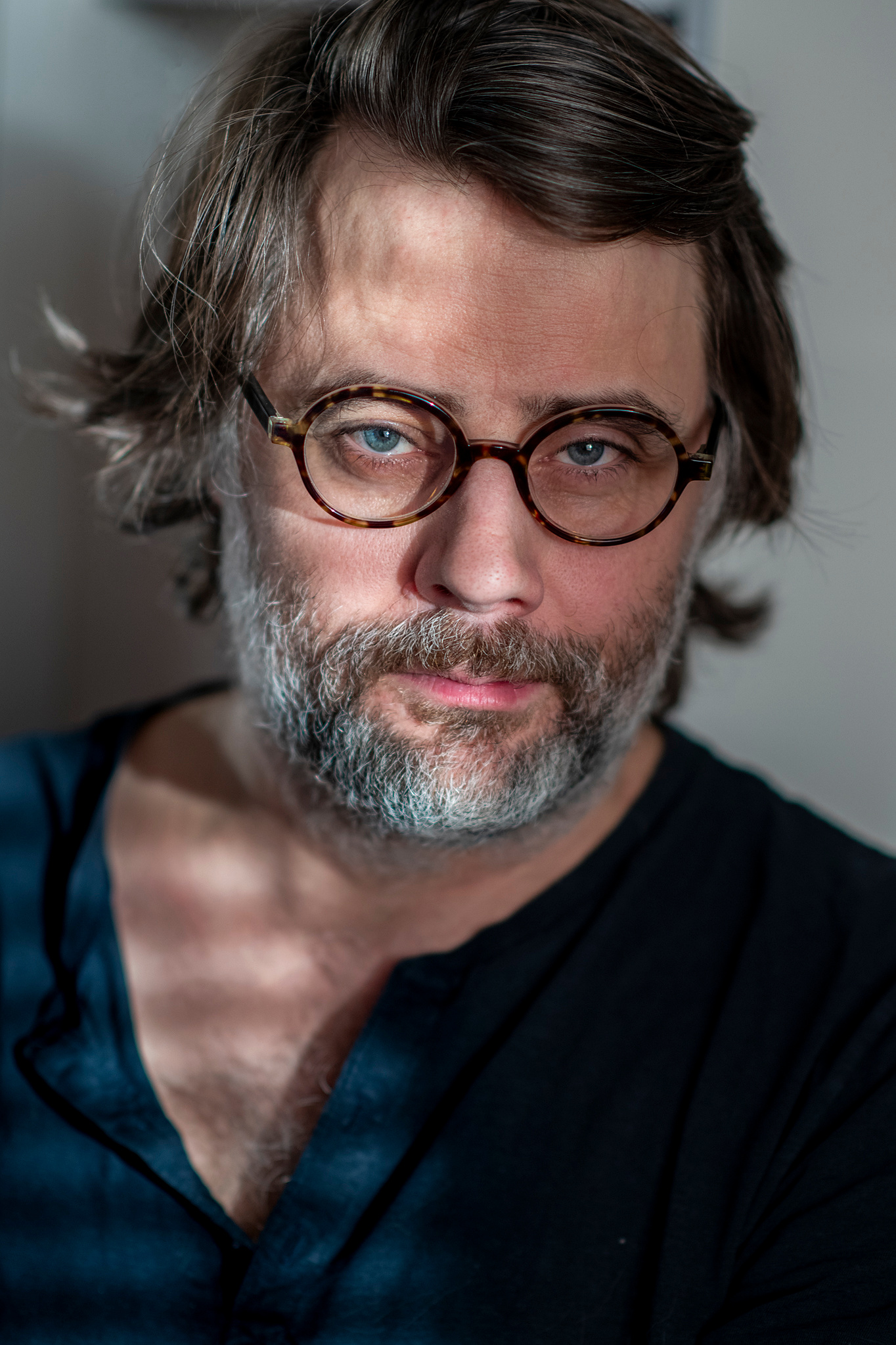 artistportrait, författarporträtt, portrait-photographer Åland, porträttfotograf Åland, valokuvaaja Helsinki, taitelijakuvia