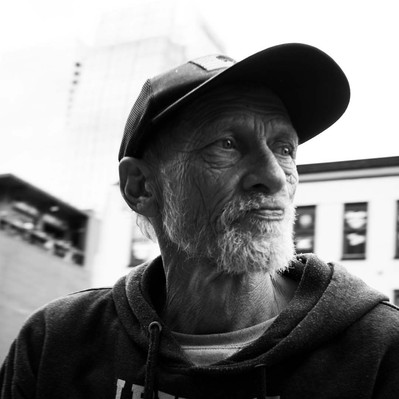 Black and white street photography of the french street photographer David Décamps representing a man homeless in Nashville, USA.