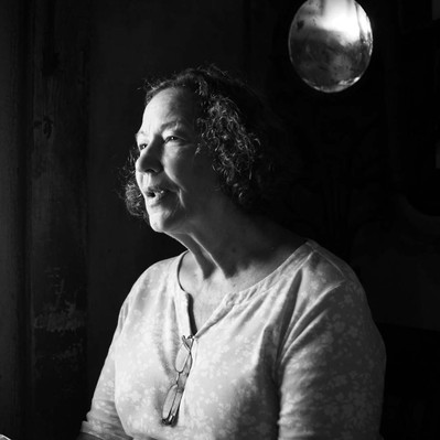 Black and white street photography of the french street photographer David Décamps representing a portrait of a woman in New Orleans, USA.