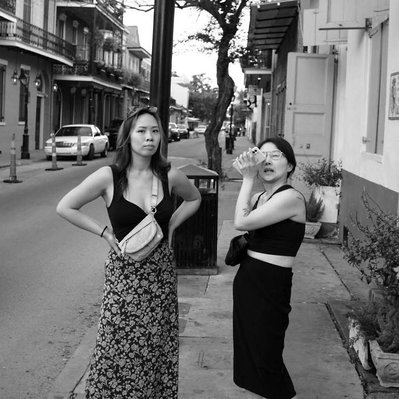 Black and white street photography of the french street photographer David Décamps representing a woman putting her phone on her face in New Orleans, USA.