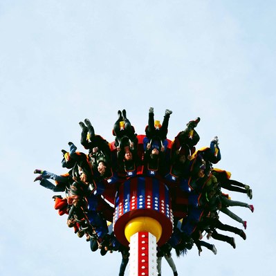 Street photography in colors of the french street photographer David Décamps representing some people in a roller coaster in Coney Island, New York City, USA.