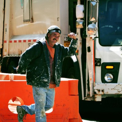 Street photography in colors of the french street photographer David Décamps representing a worker showing his muscles  in New York City, USA.
