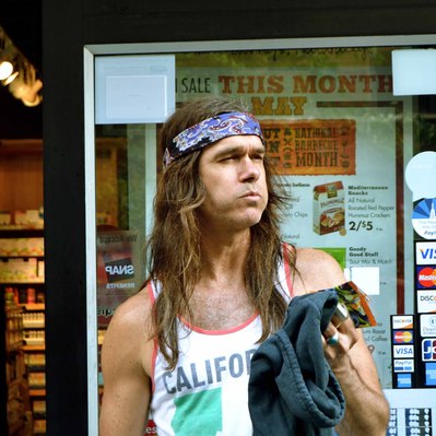 Street photography in colors of the french street photographer David Décamps representing a man looking like a surfer in New York City, USA.