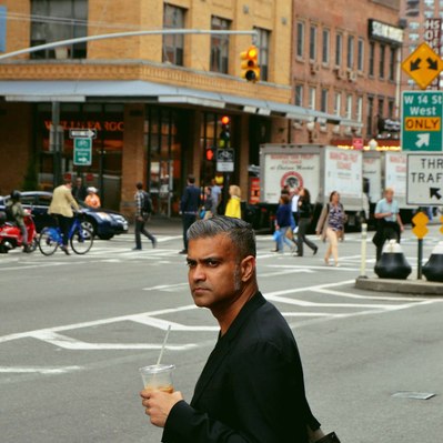 Street photography in colors of  the french street photographer David Décamps representing a man drinking his coffee in New York City, USA.