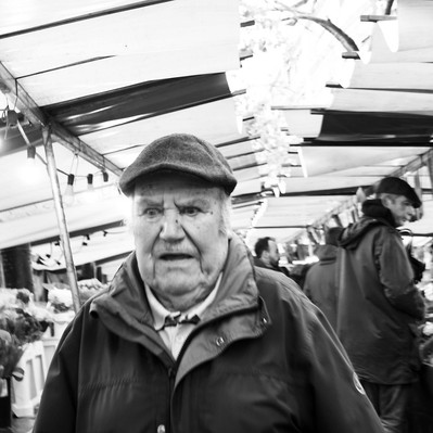 Black and white street photography of the french street photographer David Décamps representing the surprise face of a man in Paris.