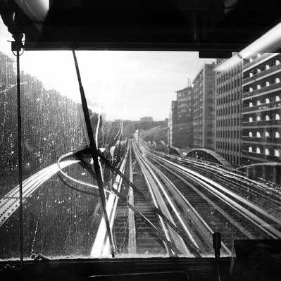 Black and white street photography of the french street photographer David Décamps representing the view of the rails from the subway in Paris.