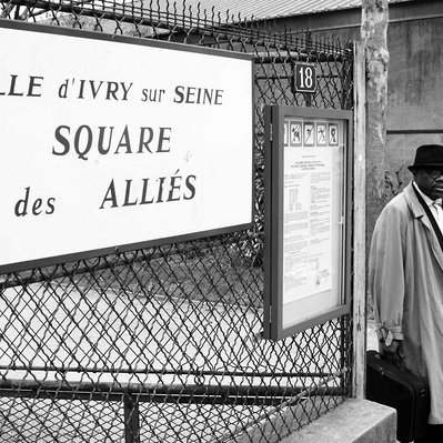 Black and white street photography of the french street photographer David Décamps representing a man from another age leaving the park in Paris.