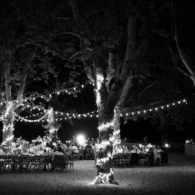 Black and white street photography of the french street photographer David Décamps representing some illuminated decorations during a wedding in Aix-en-Provence.