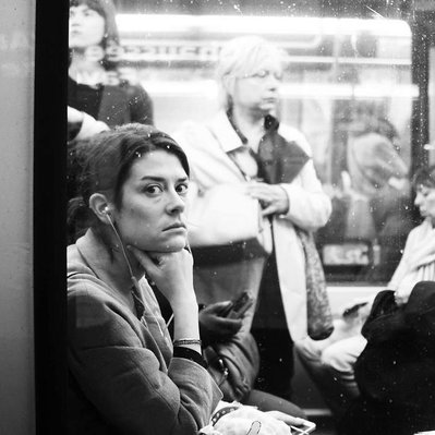 Black and white street photography of the french street photographer David Décamps representing a woman looking outside the subway in Paris.