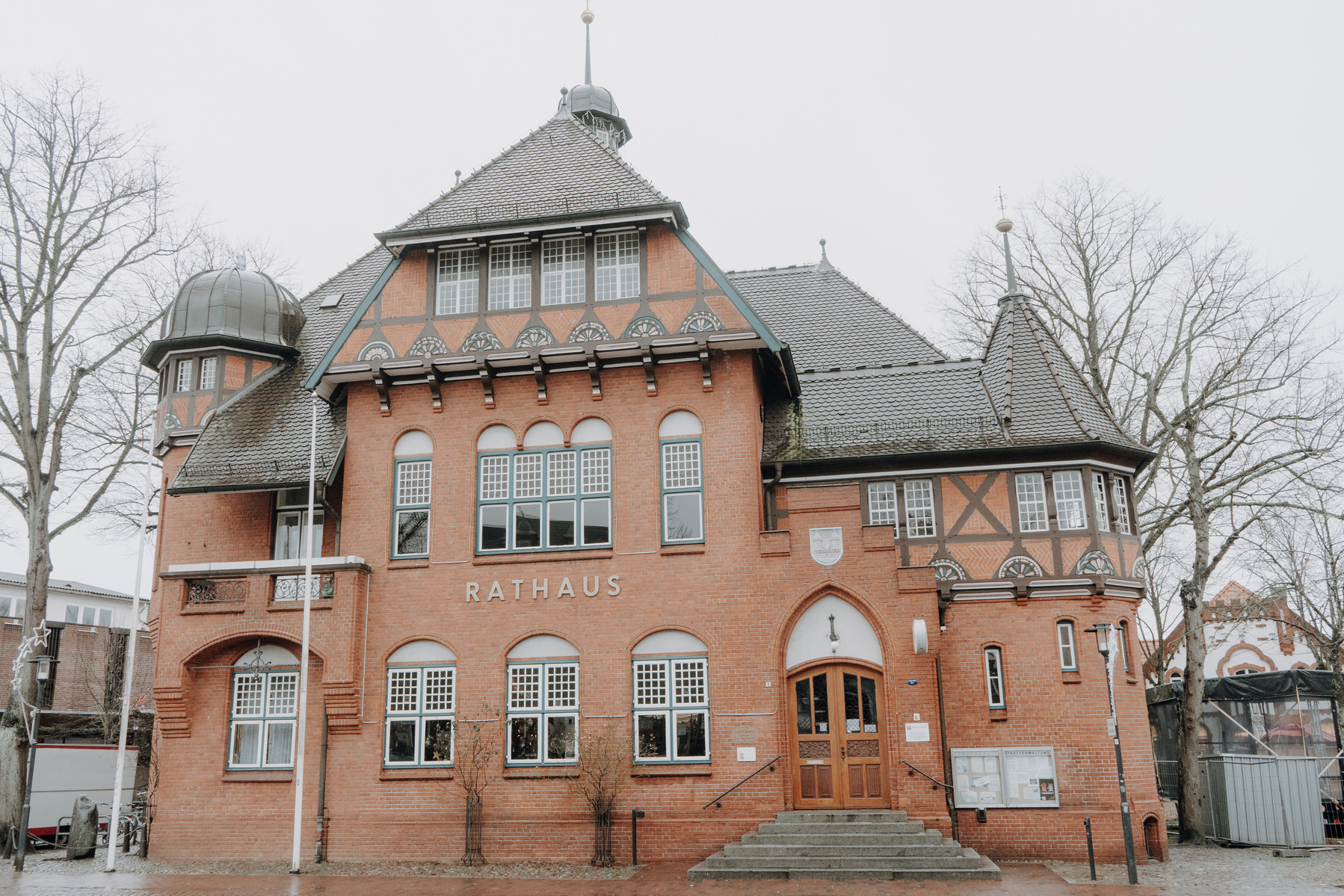 Außenansicht vom Standesamt und Rathaus in Burg auf Fehmarn.