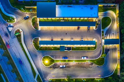 View from above of a Jet Brite Car wash in Bollingbrook, IL at dusk
