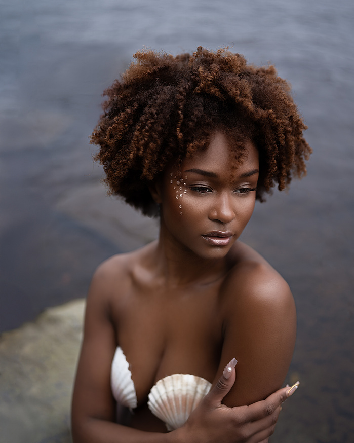 Black model posing for a beauty photoshoot inspired by the zodiac sign pisces