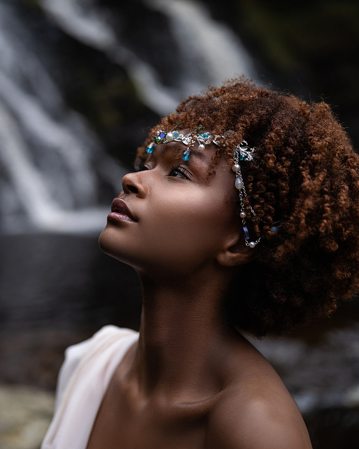 Black model posing for a beauty photoshoot inspired by the zodiac sign pisces