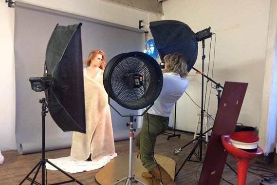 behind the scenes, female photographer 