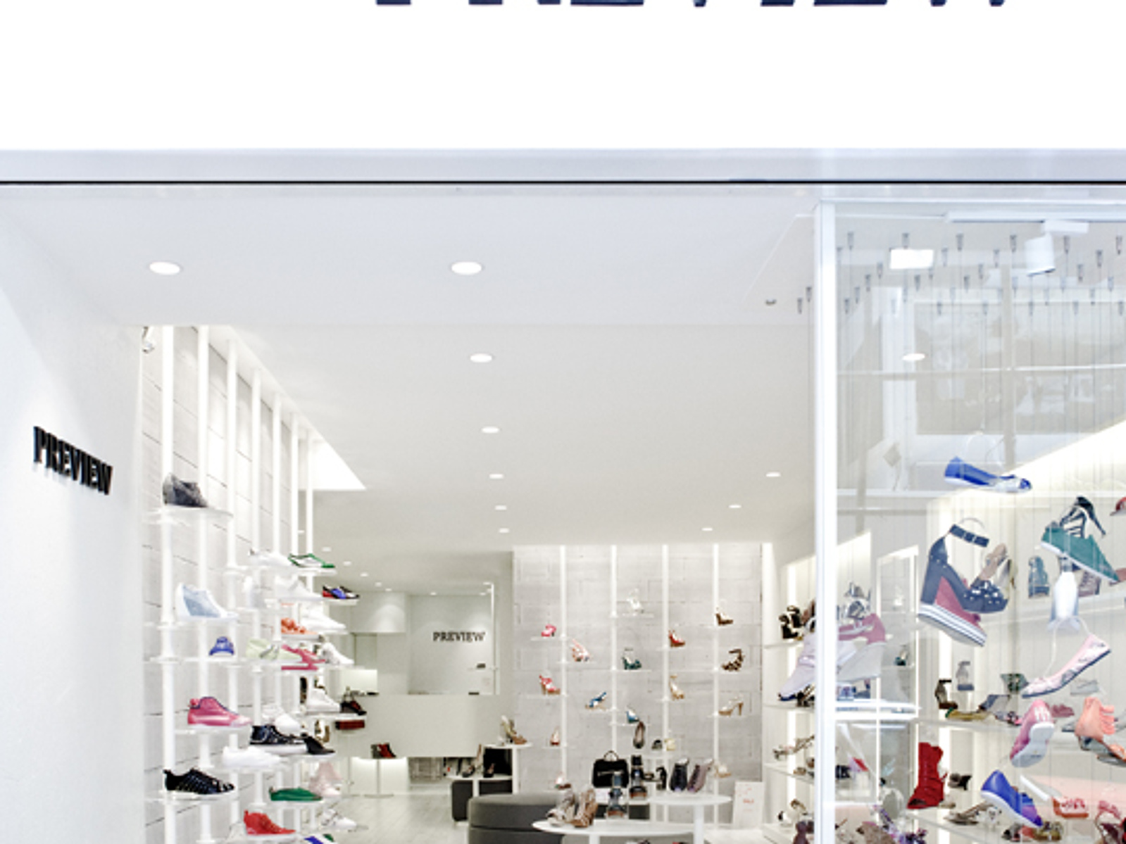 Shoes retail interior design - In-between Architects