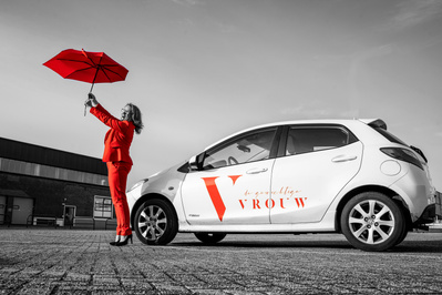 Fotograaf Maxime Haak uit Sliedrecht is een creatieve beroepsfotograaf en geeft begeleiding van A tot Z. Ze verzorgt snel de foto's en stelt iedereen op zijn of haar gemak.