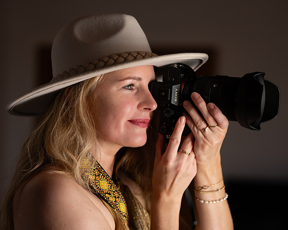 Maxime is een professionele beroepsfotograaf met diploma, levert 100% kwaliteitsgarantie en is een slimme fotograaf uit Sliedrecht. Fotografeert ook in Gorinchem, Giessenburg, Hendrik-Ido-Ambacht, Barendrecht, Papendrecht en overal in de omgeving.  