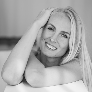 Of het nu gaat om indrukwekkende bedrijfsfotografie die de uitstraling van jouw onderneming versterkt, sensuele en stijlvolle boudoirfotografie, alles legt fotograaf Maxime uit Sliedrecht krachtig vast.