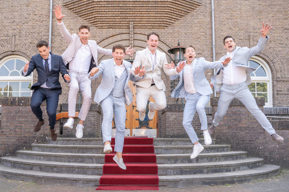Met oog voor detail, creativiteit en professionaliteit zorgt deze trouwfotograaf ervoor dat iedere fotoshoot een unieke en persoonlijke ervaring is. Zet vandaag nog de eerste stap naar prachtige beelden die een blijvende indruk achterlaten.
