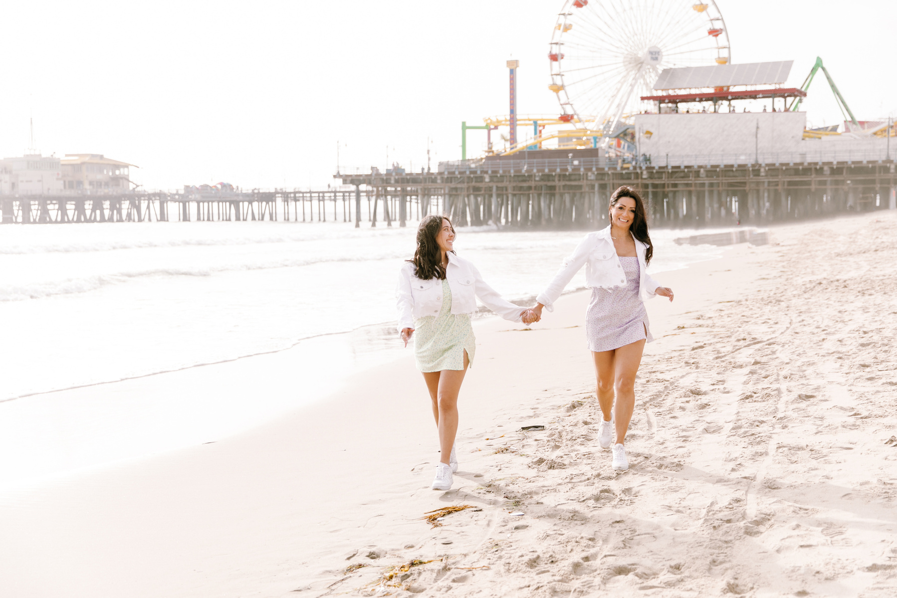 Mother and Daughter in Santa Monica, Santa Monica Pier, Santa Monica Photographer, Los Angeles Photographer, LA Photographer, Family Photos at Santa Monica Pier