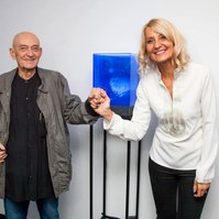 Exposición "Cajas luminosas" de Diego Moya, comisariada por Zara Fernández de Moya, en la Galería Luis Burgos de Madrid