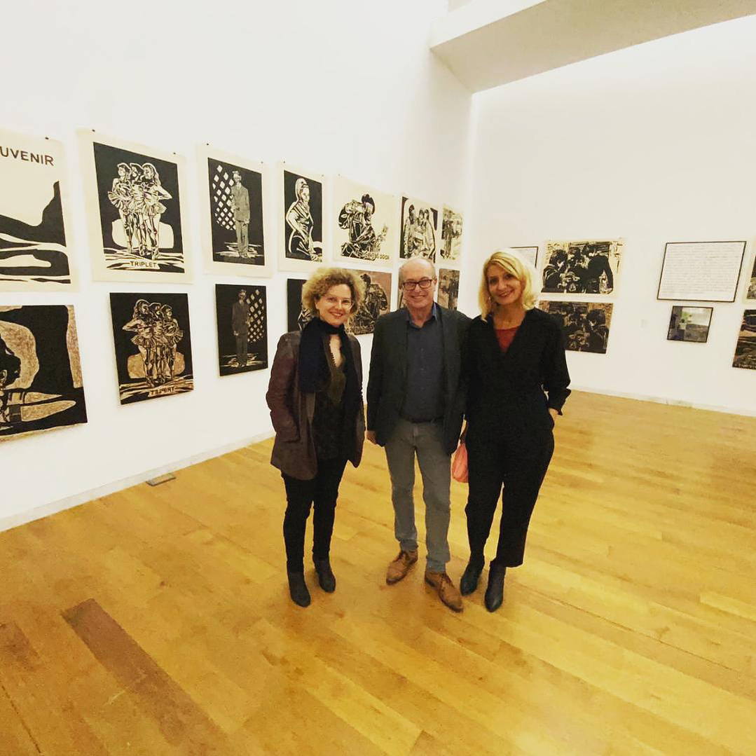 Clara Carvajal y Zara Fernández de Moya en la exposición "Por una biología de la imagen" en el Centro Gallego de Arte contemporáneo