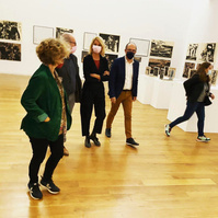 Zara Fernández de Moya, comisaria de la exposición "Por una biología de la imagen" en el Centro Gallego de Arte contemporáneo
