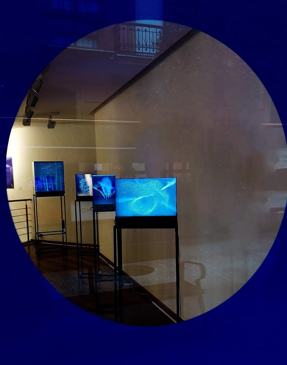 Exposición "Cajas luminosas" de Diego Moya, comisariada por Zara Fernández de Moya, en la Galería Aurora Vigil-Escalera (Gijón)