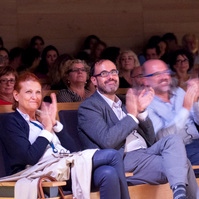 Momento del homenaje a José Luis Sampedro en el Espacio de Fundación Telefónica, organizado por Zara Fernández de Moya y José Manuel Lucía.