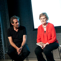 Momento del homenaje a José Luis Sampedro en el Espacio de Fundación Telefónica, organizado por Zara Fernández de Moya y José Manuel Lucía.