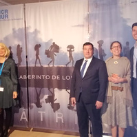 Exposición Apátridas: El laberinto de los invisibles, comisariada por Zara Fernández de Moya en Casa Árabe Madrid