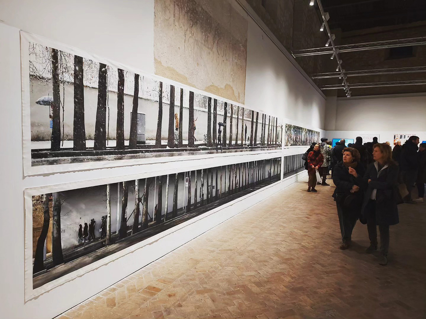 Exposición La Acera, de Asghar Farhadi, en la Alhóndiga de Segovia, comisariada por Zara Fernández de Moya
