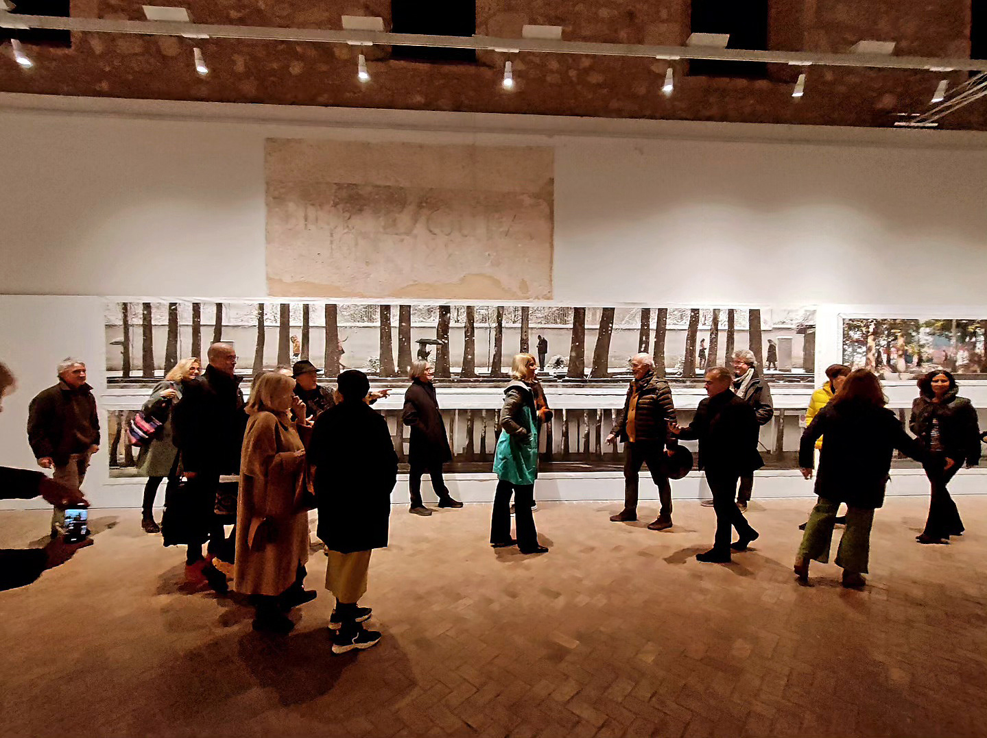 Exposición La Acera, de Asghar Farhadi, en la Alhóndiga de Segovia, comisariada por Zara Fernández de Moya
