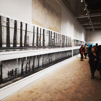 Exposición La Acera, de Asghar Farhadi, en la Alhóndiga de Segovia, comisariada por Zara Fernández de Moya