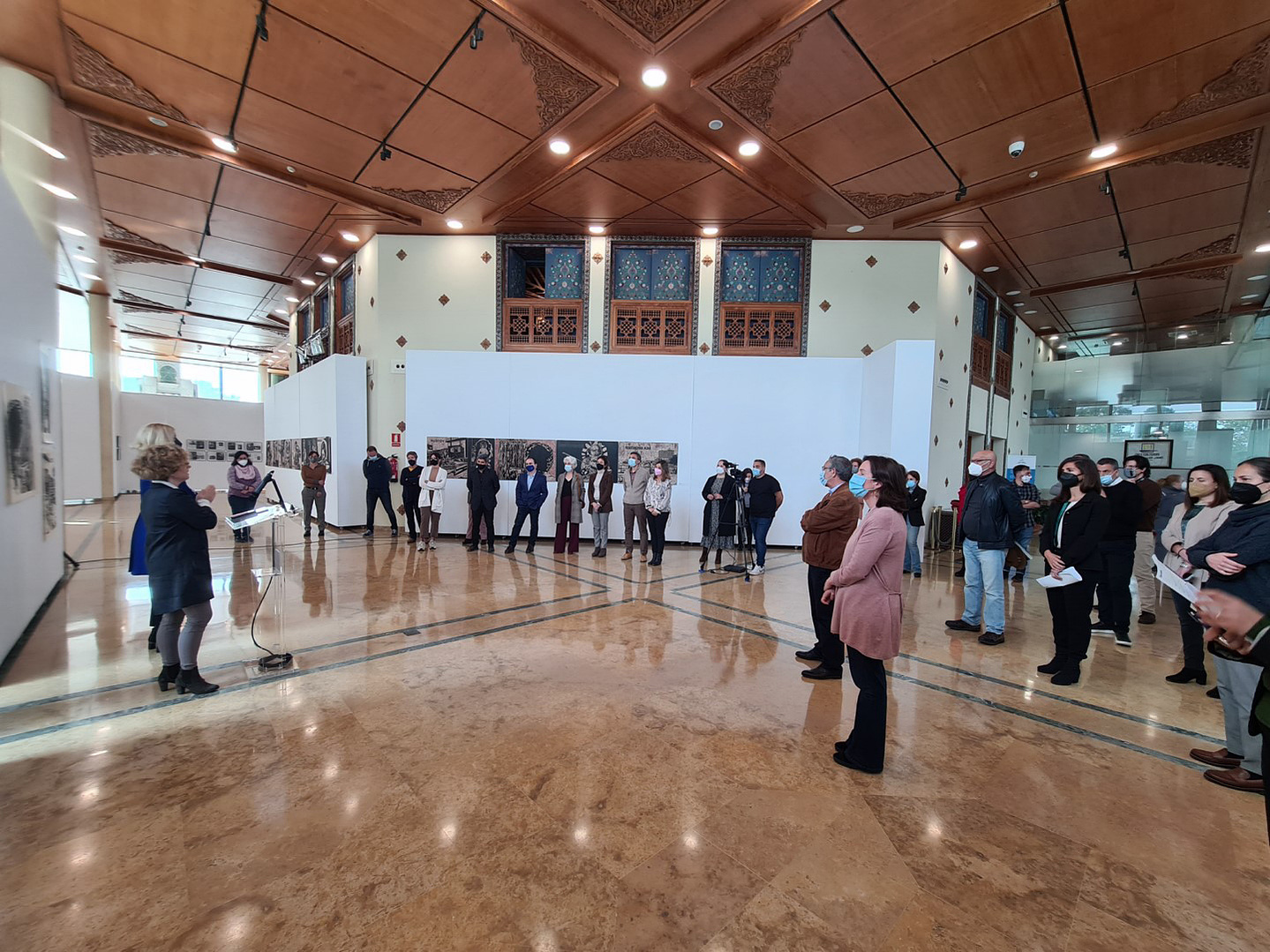 Zara Fernández de Moya, comisaria de la exposición "Por una biología de la imagen" en el Centro Gallego de Arte contemporáneo