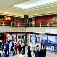 Exposición Apátridas: El laberinto de los invisibles, comisariada por Zara Fernández de Moya en la Facultad de Filología UCM