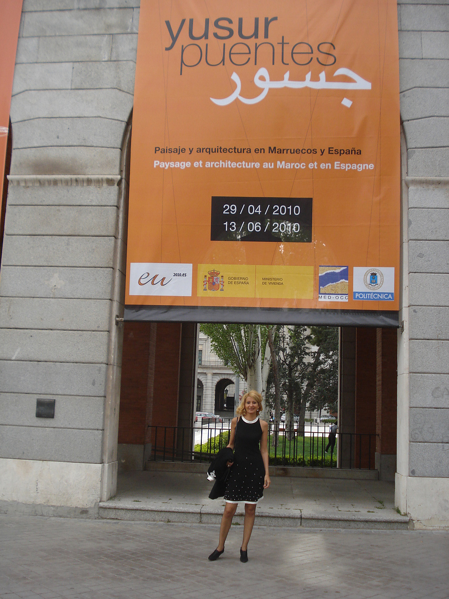 Zara Fernández de Moya, directora de la exposición Yusur-Puentes: Paisaje y arquitectura en Marruecos y España, que formó parte del programa cultural de la Presidencia española de la Unión Europea