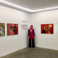 Zara Fernández de Moya y Santiago Olmo, comisarios de la exposición Miradas Paralelas. Irán-España: fotógrafas en el espejo en la Silk Road Gallery de Teherán