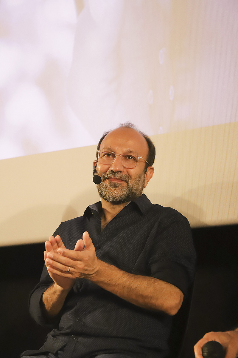 Acto en la Academia de Cine sobre la exposición La Acera, de Asghar Farhadi, comisariada por Zara Fernández de Moya. Fotografía @ Serafín Palazón