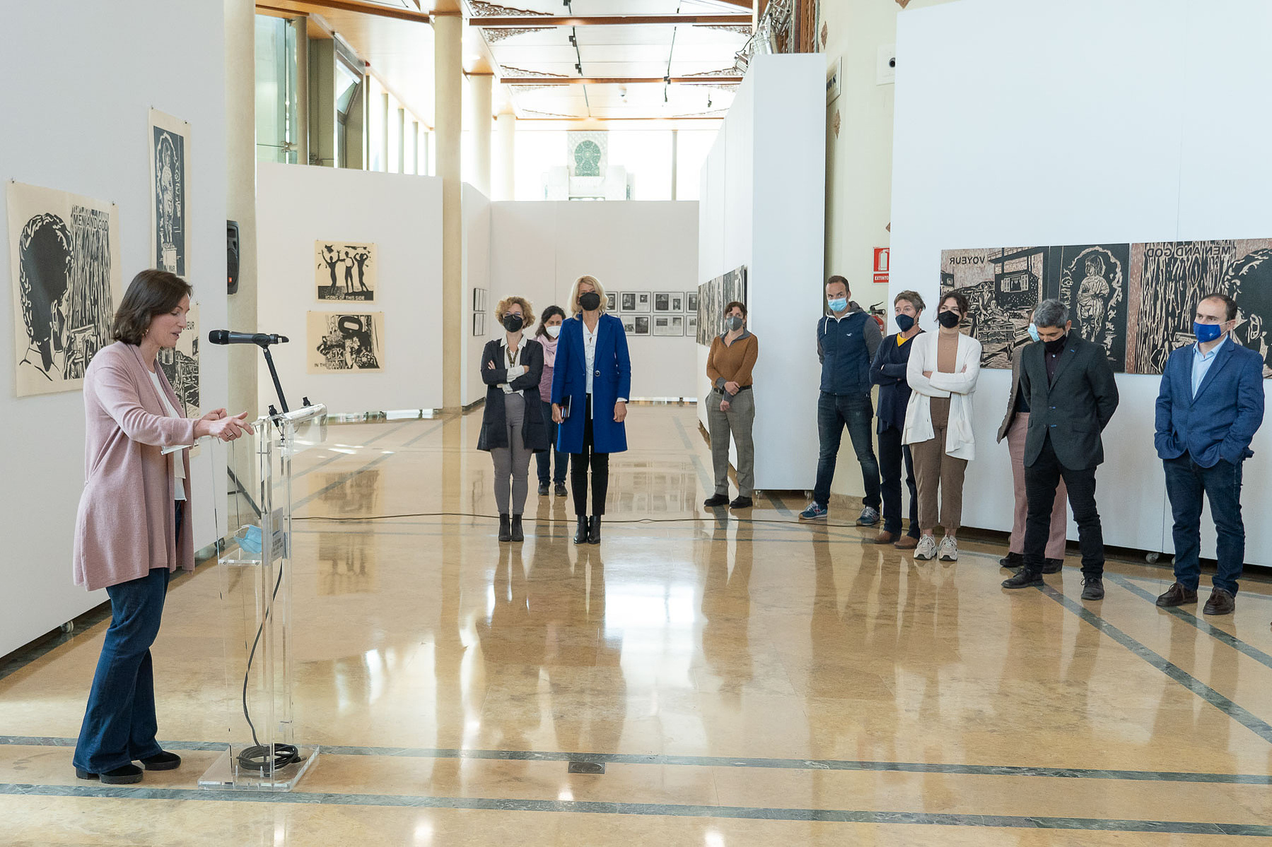 Zara Fernández de Moya, comisaria de la exposición "Por una biología de la imagen" en el Centro Gallego de Arte contemporáneo
