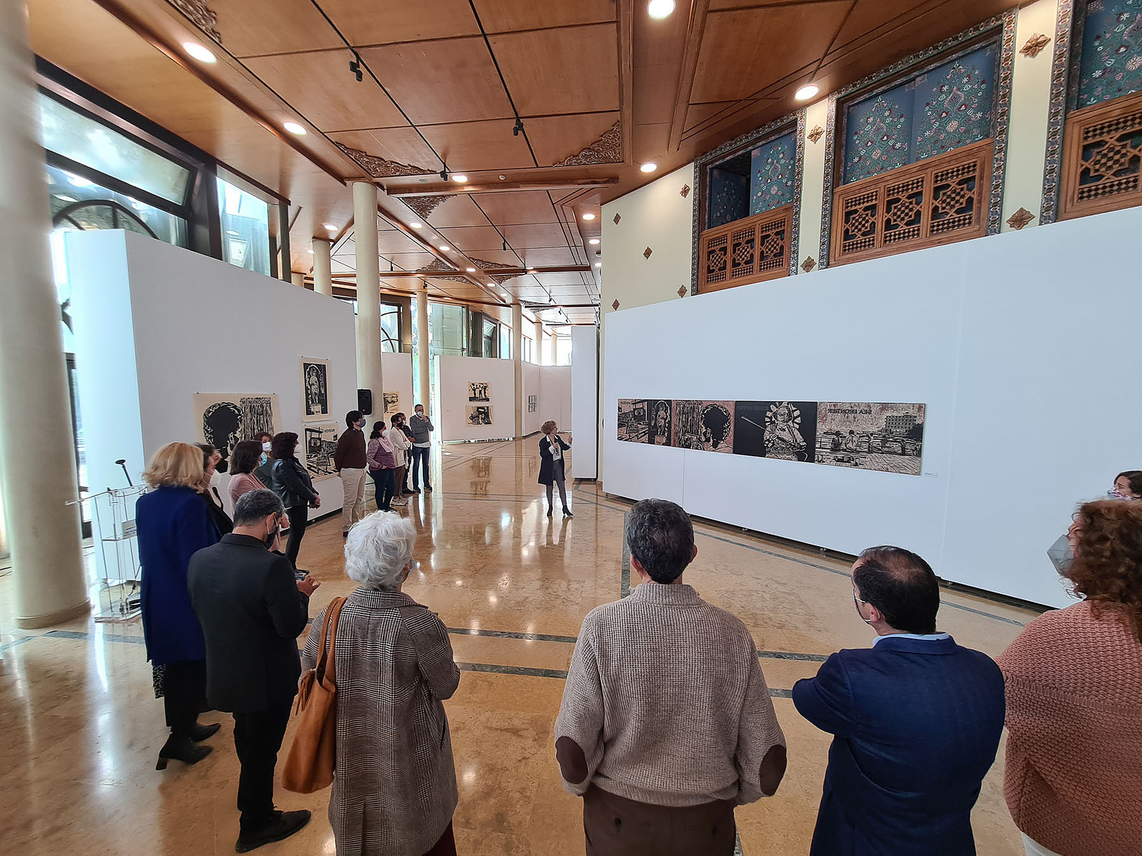 Zara Fernández de Moya, comisaria de la exposición "Por una biología de la imagen" en el Centro Gallego de Arte contemporáneo
